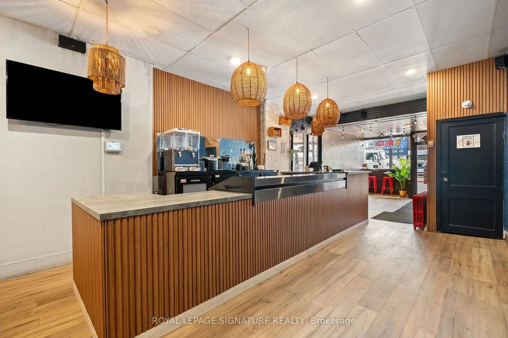 1310 St Clair Avenue W, Toronto W03