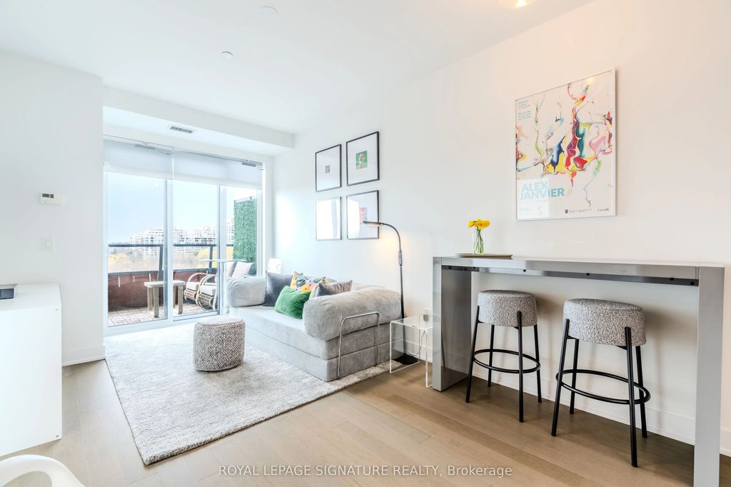 20 Shore Breeze Drive 515, Toronto W06