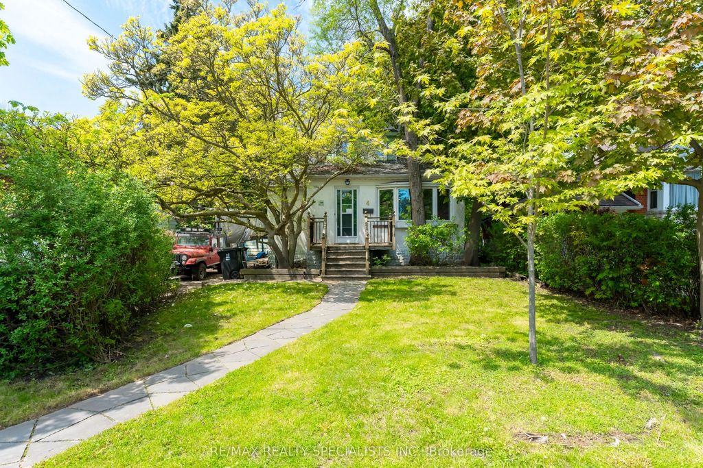 4 Elton Crescent, Toronto W06