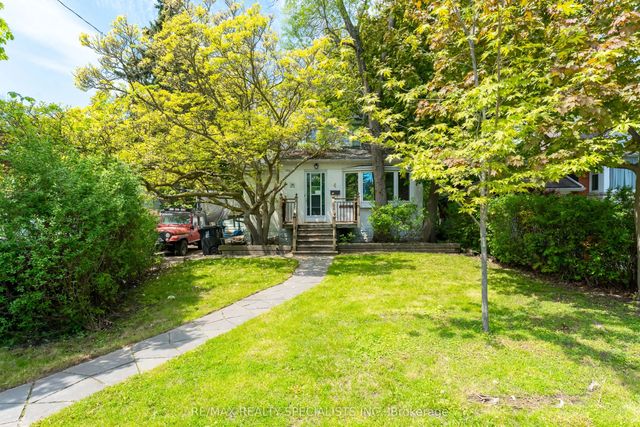 4 Elton Crescent, Toronto W06