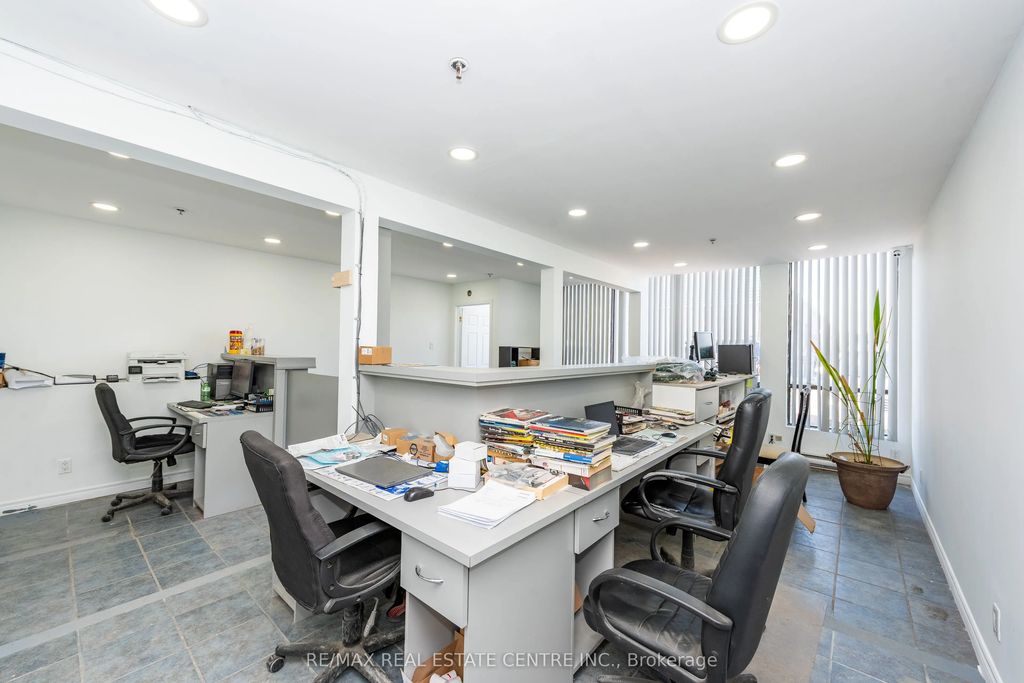 7171 Torbram Road 11, Mississauga