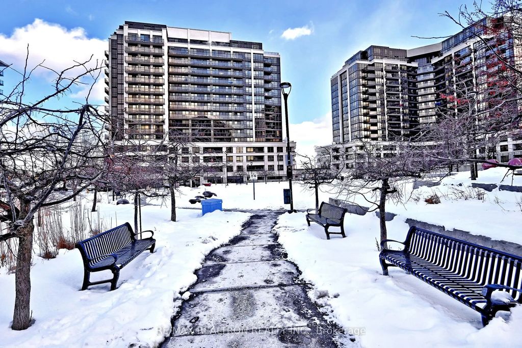 1 De Boers Drive 814, Toronto W05