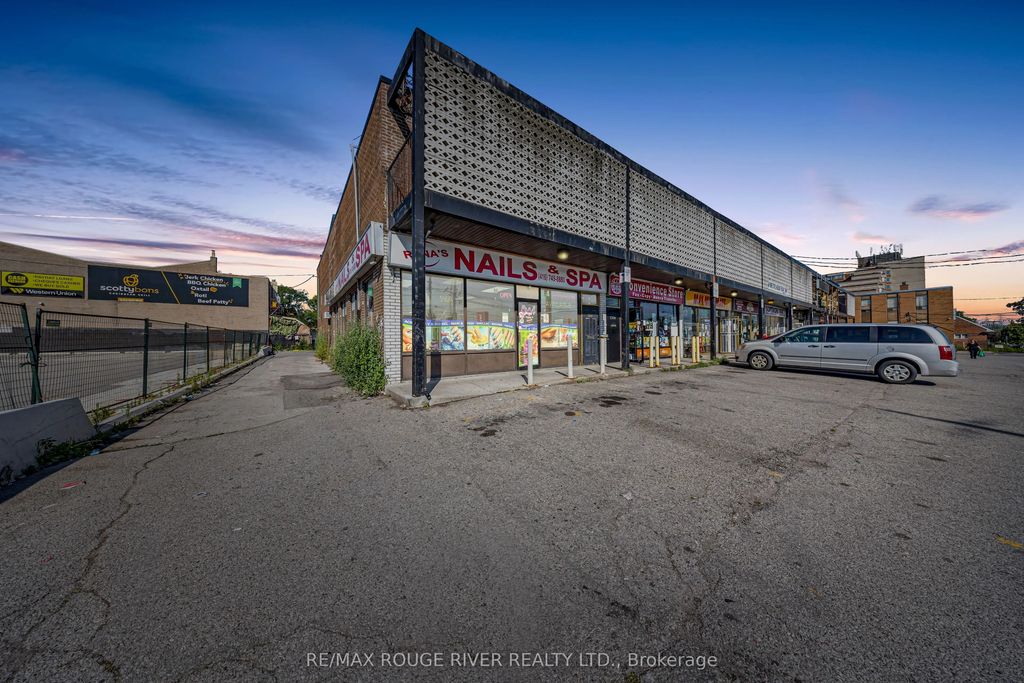 2282 Islington Avenue, Toronto W10