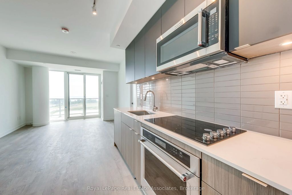 220 Missinnihe Way 806, Mississauga