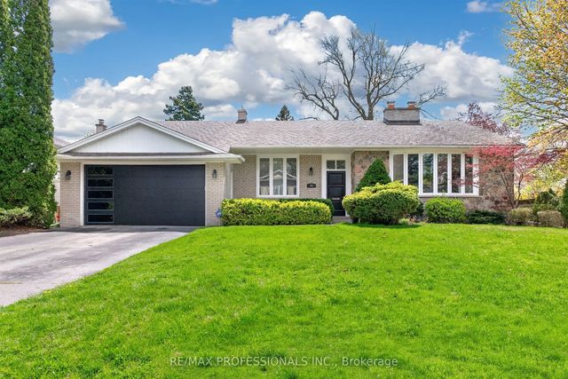 23 Ravensbourne Crescent, Toronto W08