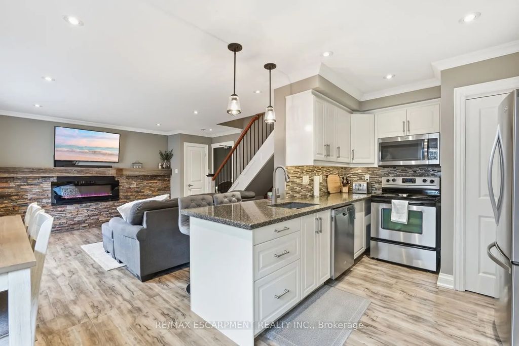 469 Claridge Road 6, Burlington