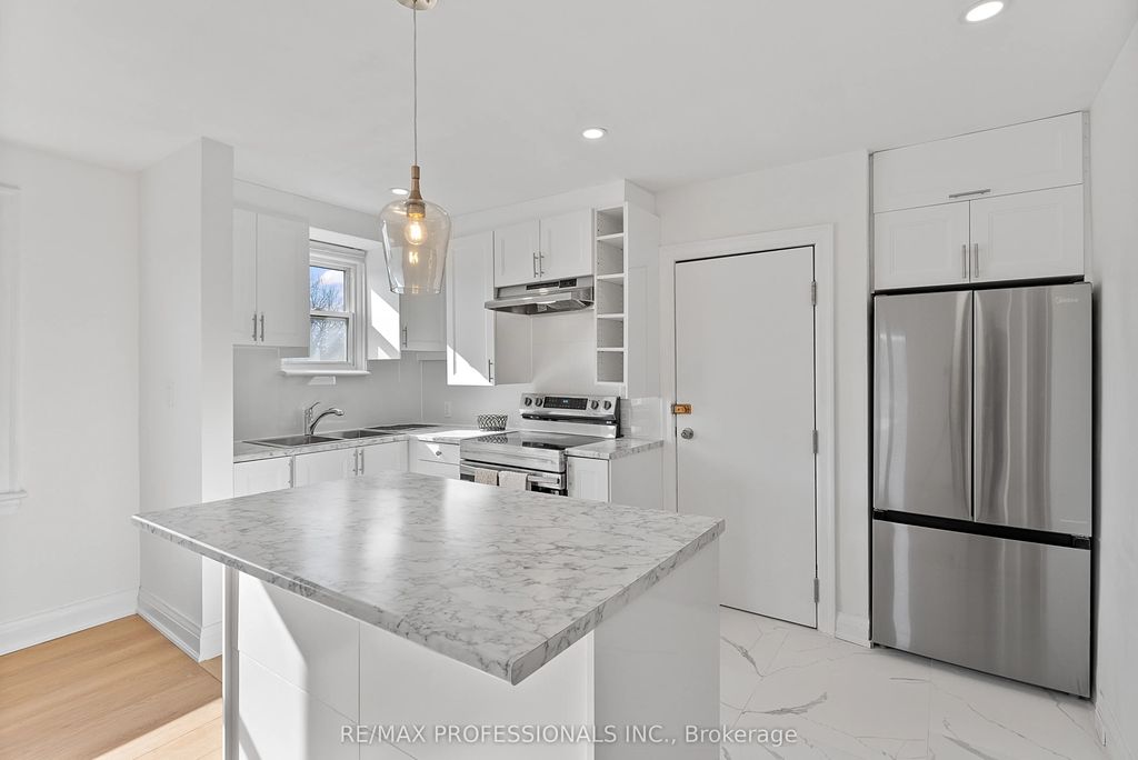 308 Jane Street Upper, Toronto W02