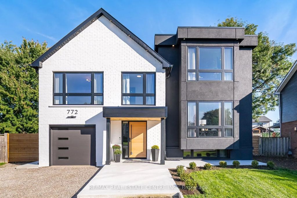 772 Banting Court, Milton