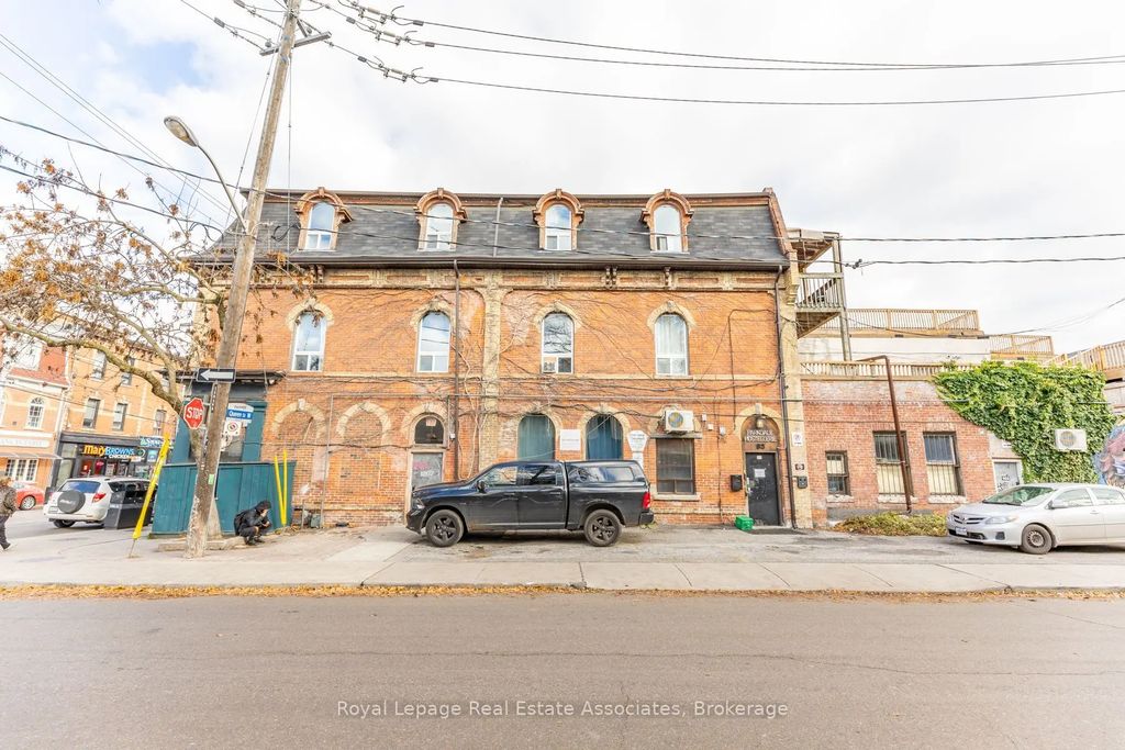 83 Elm Grove Avenue, Toronto W01