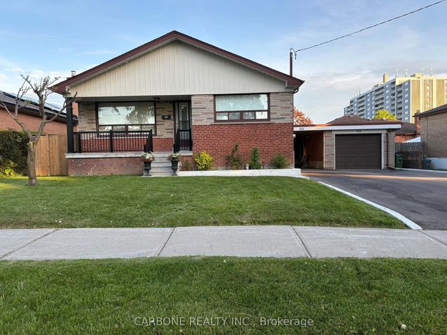 105 Hallsport Crescent, Toronto W05