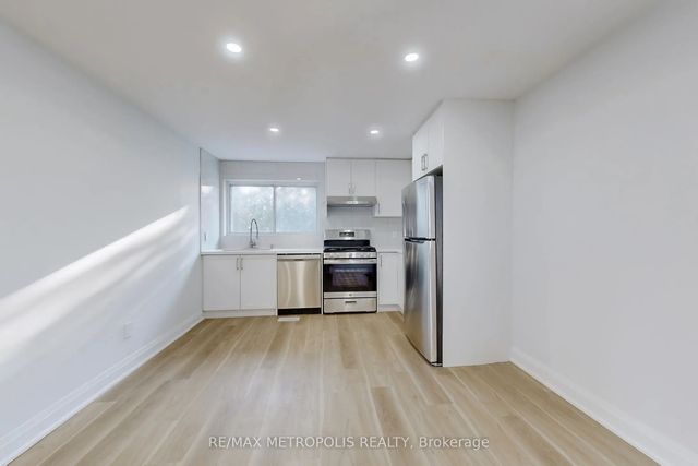 85 Primula Crescent Upper, Toronto W05