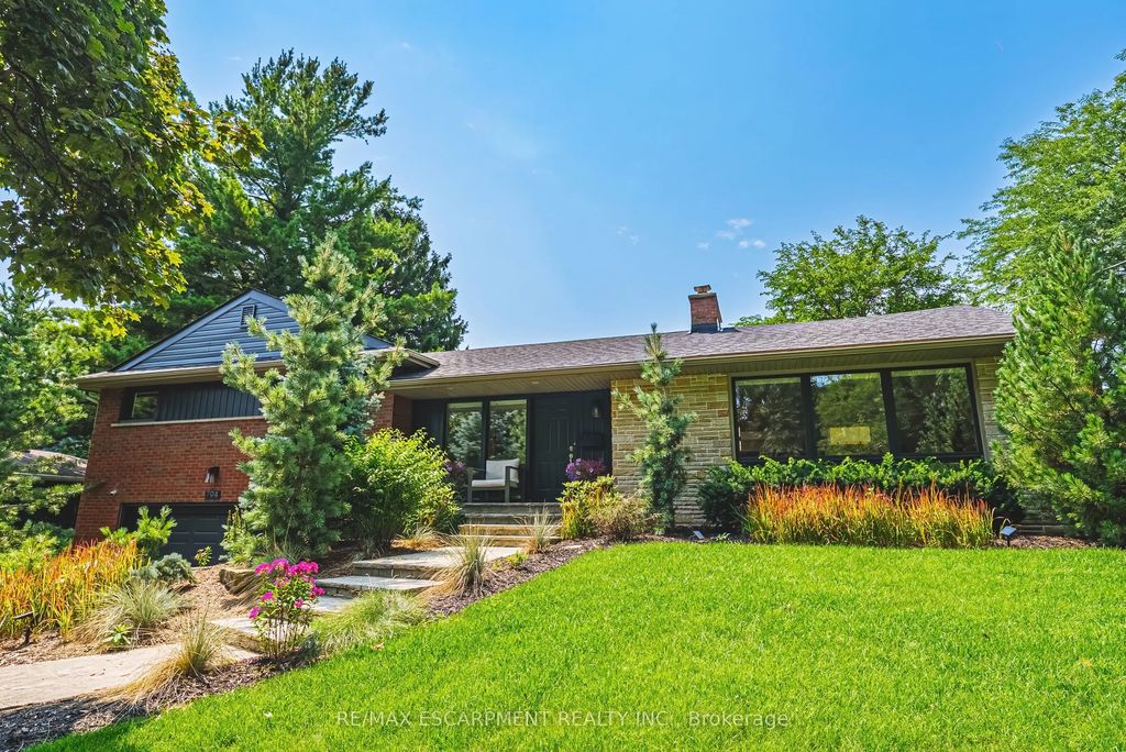 794 Falcon Boulevard, Burlington