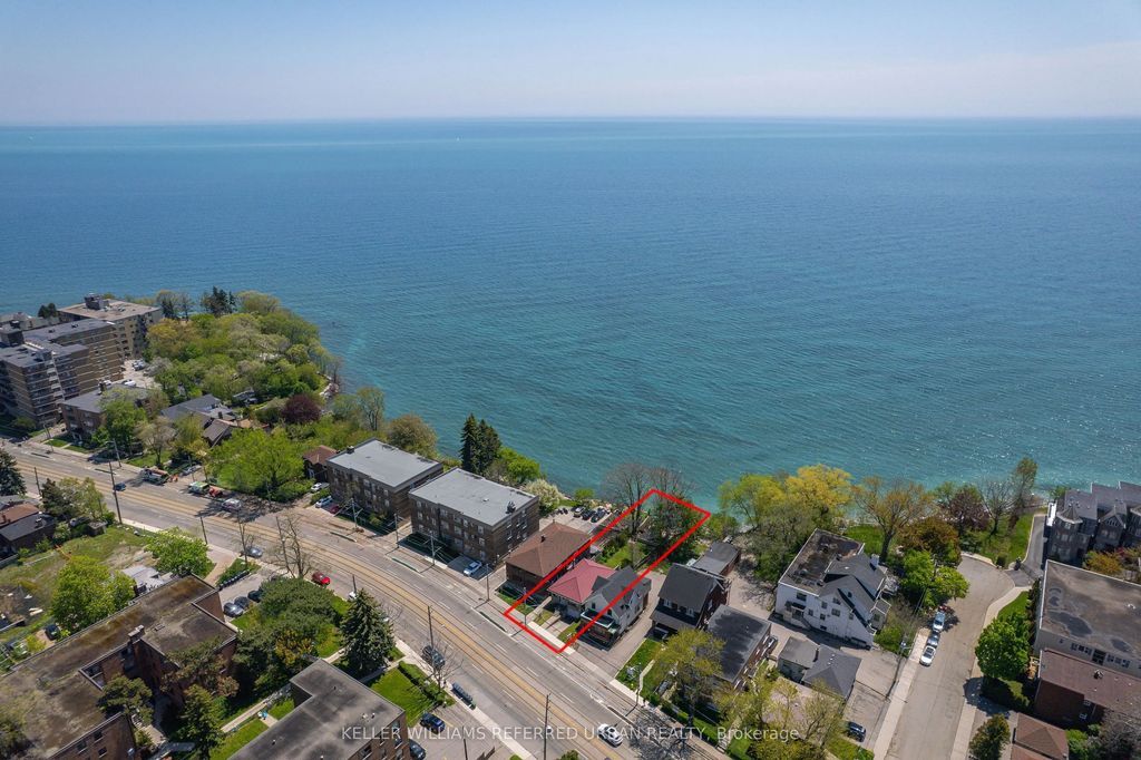 2703 Lake Shore Boulevard W, Toronto W06