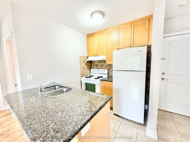 15 Thirty Third Street 302, Toronto W06