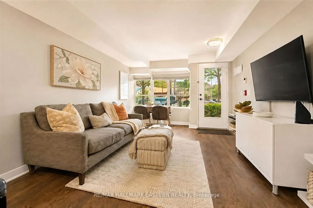 11 Superior Avenue Th3, Toronto W06
