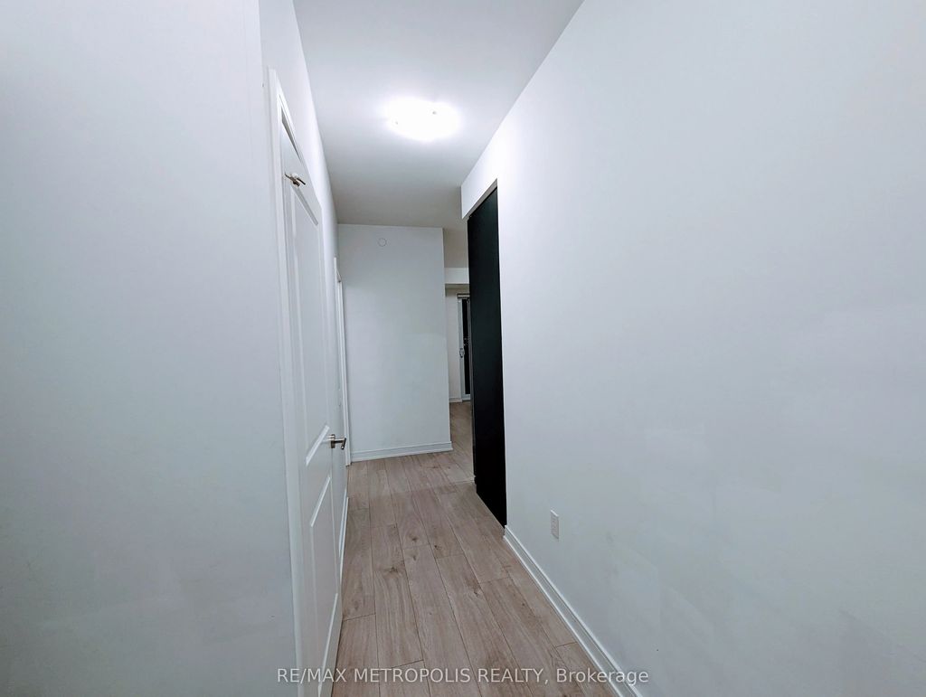 8 Nahani Way 3403, Mississauga