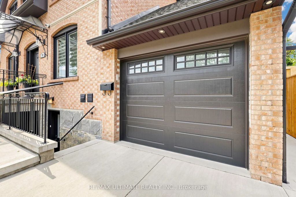 10 Warbeck Place Upper, Toronto W09
