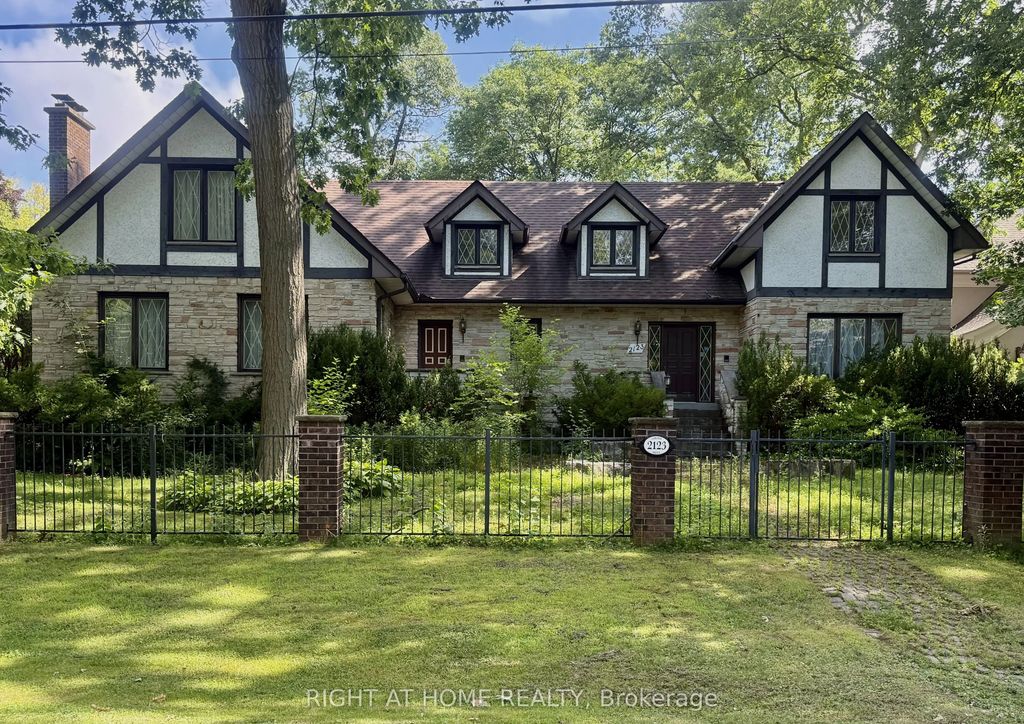 2123 Gordon Drive, Mississauga