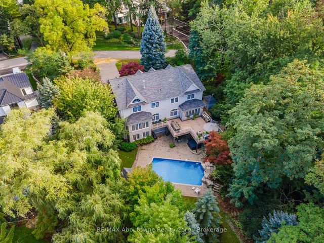 235 Lakewood Drive, Oakville