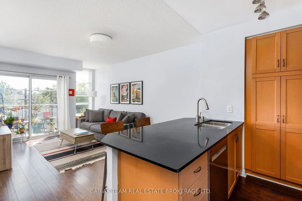 2495 Dundas Street West Street 307, Toronto W02