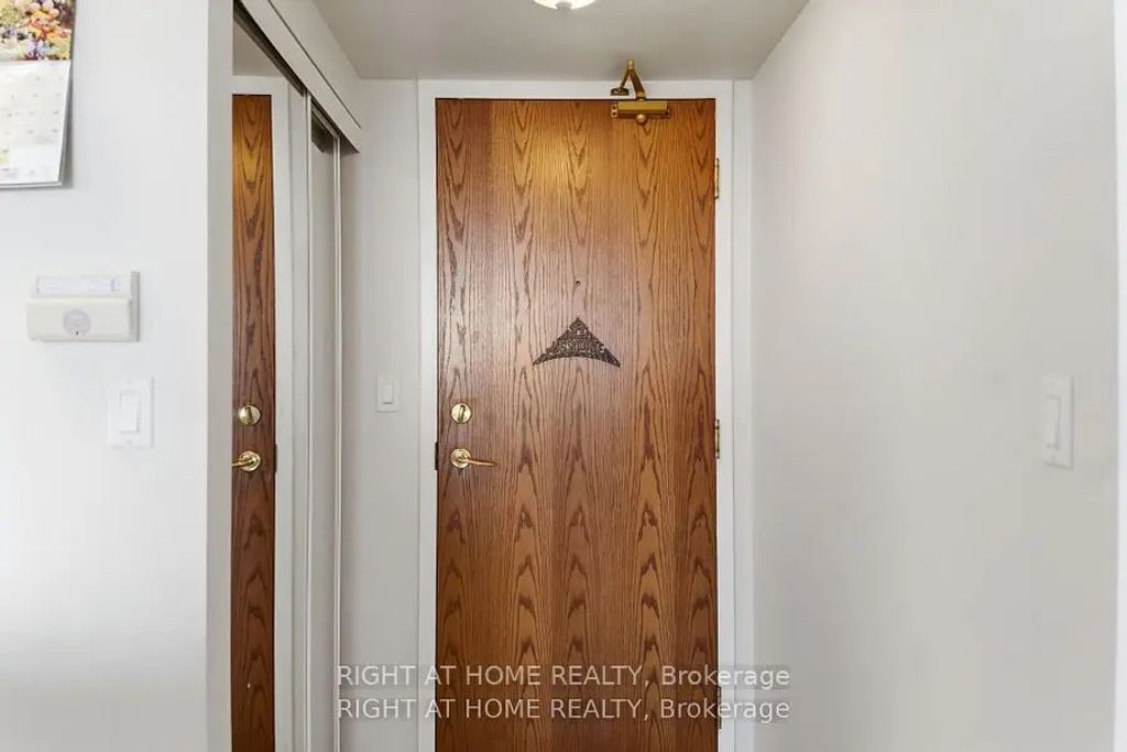 4879 Kimbermount Avenue 607, Mississauga
