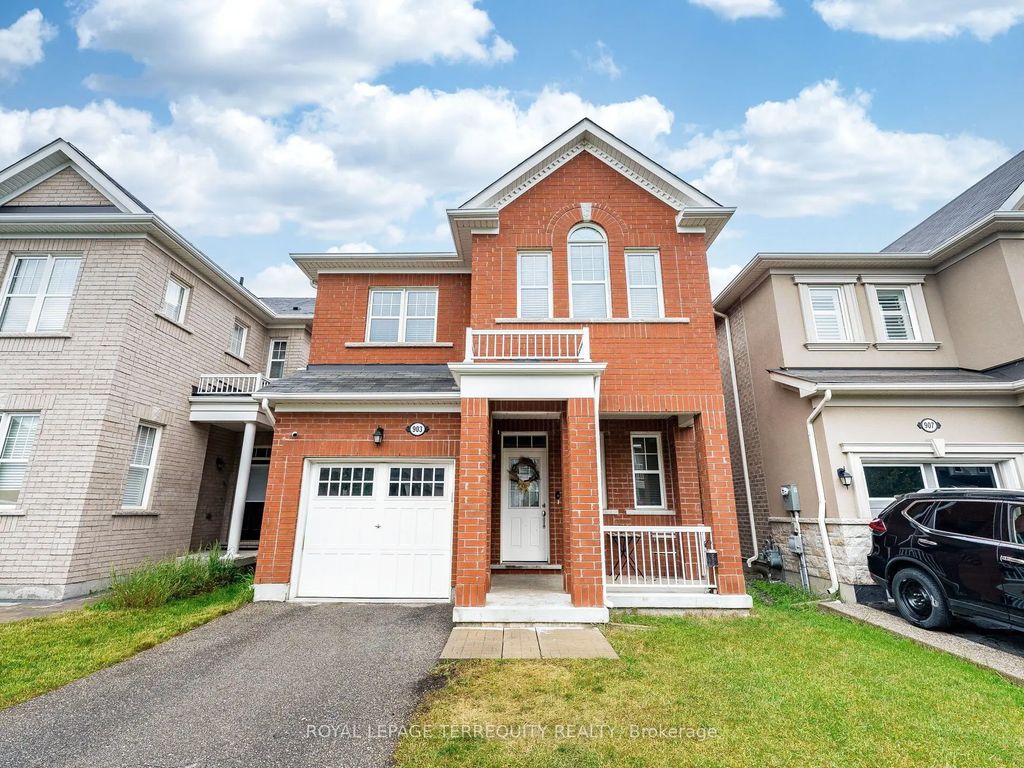 903 Penson Crescent, Milton