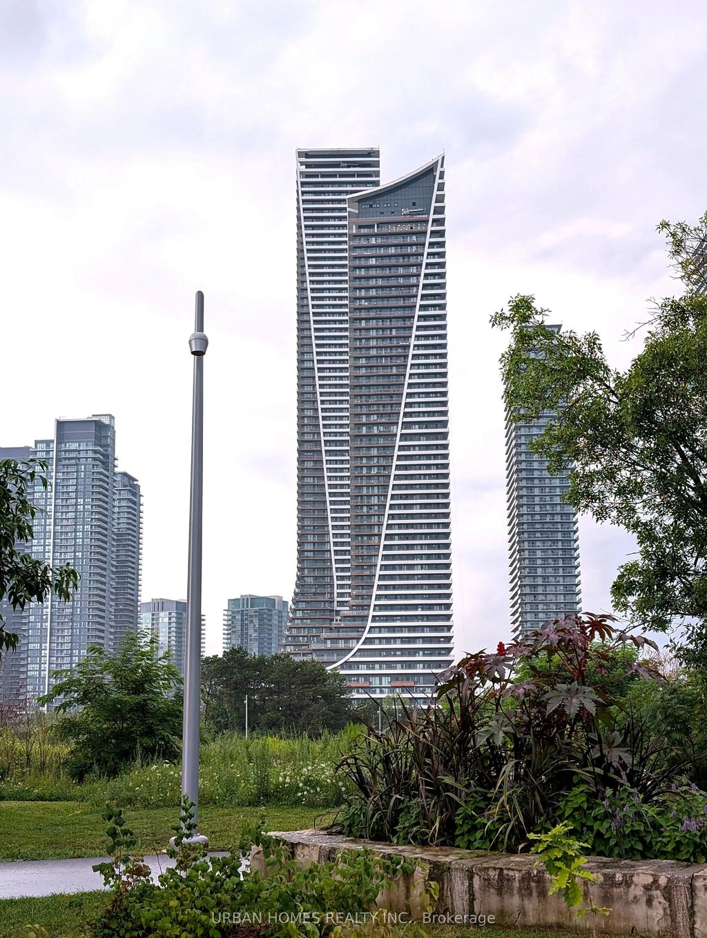 30 Shore Breeze Drive 1512, Toronto W06