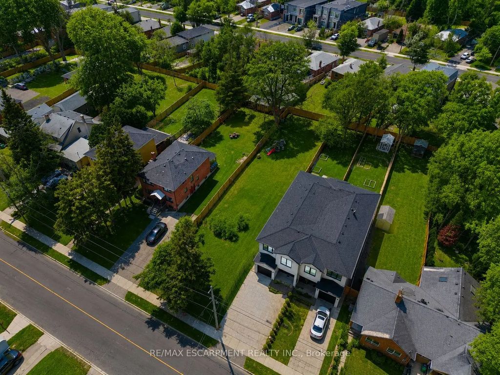 19b Broadview Avenue, Mississauga