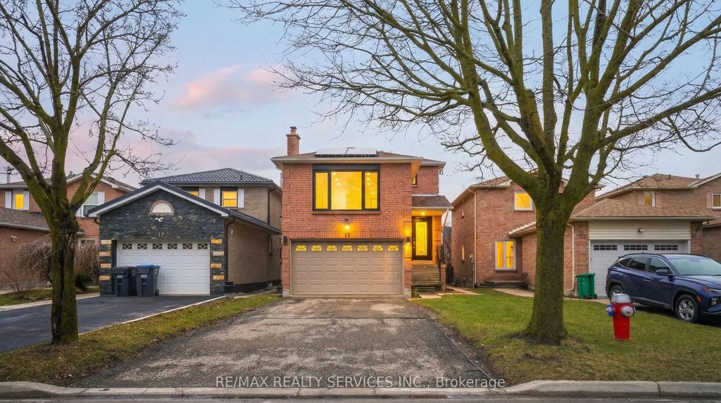 19 Wayne Nicol Drive, Brampton