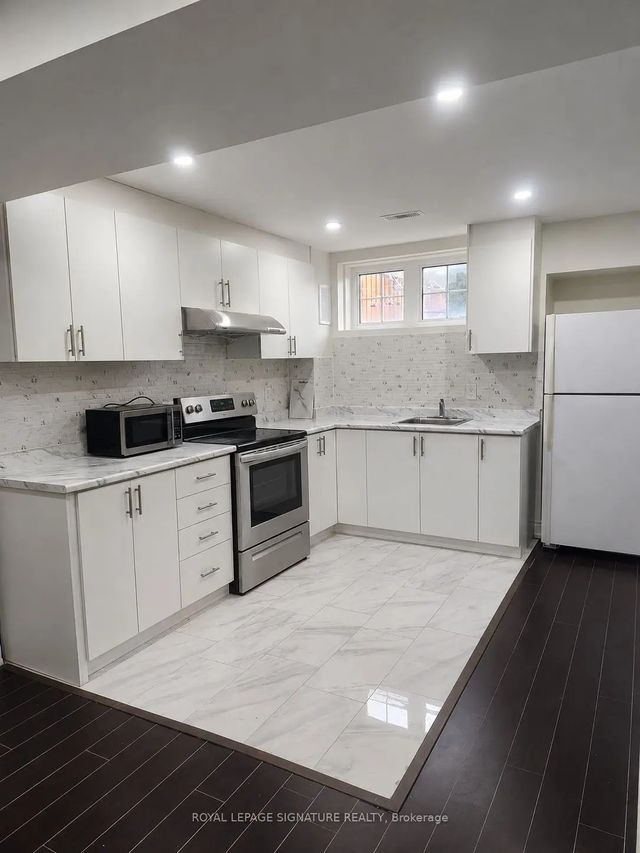 404 Nairn Circle Basement, Milton