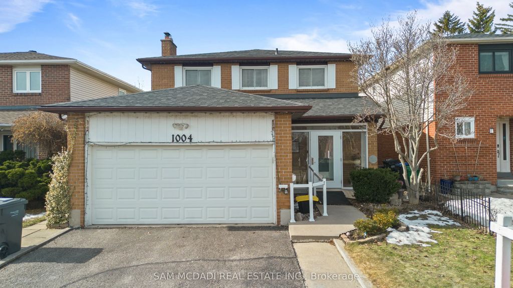 1004 Queensbridge Drive, Mississauga