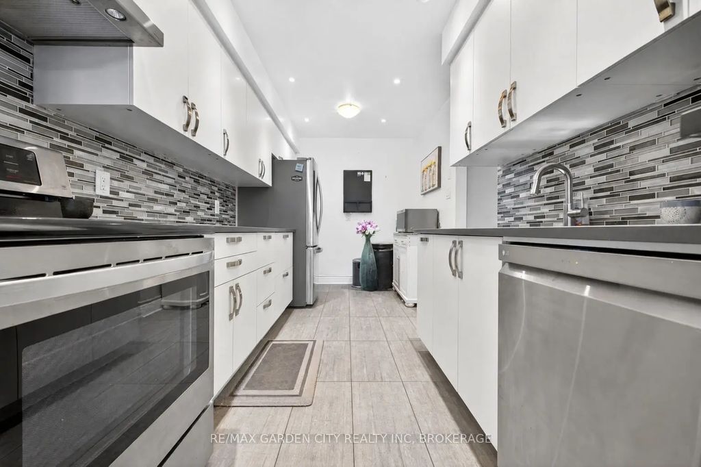 3008 Palmer Drive 8, Burlington