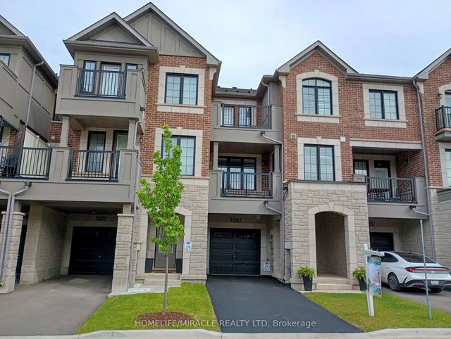 1587 Moira Crescent, Milton