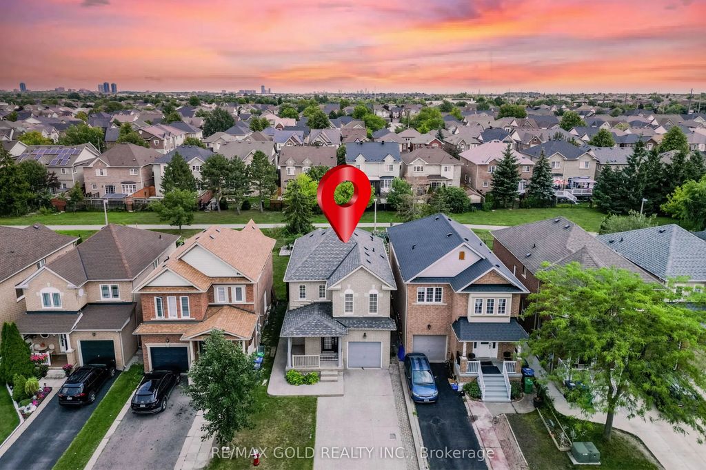 48 Redfinch Way, Brampton