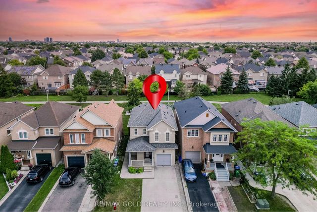 48 Redfinch Way, Brampton