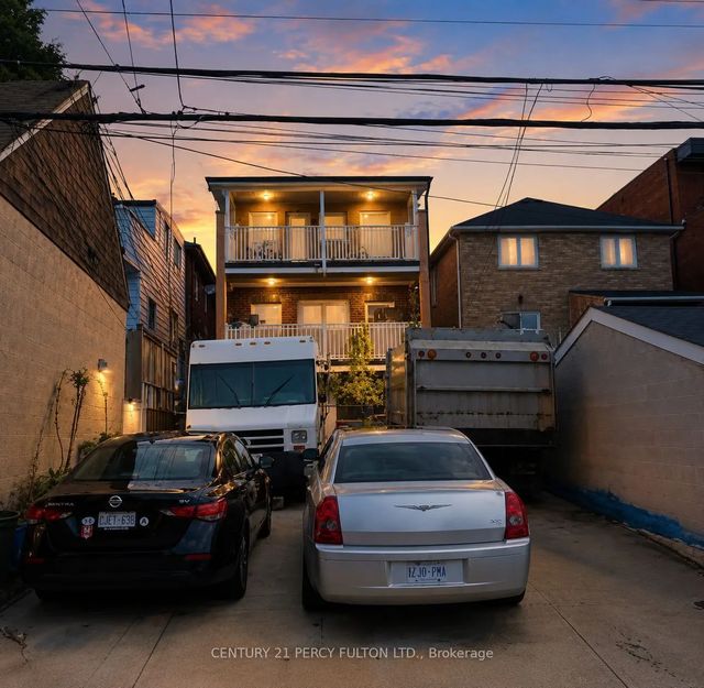 352 Caledonia Road, Toronto W03