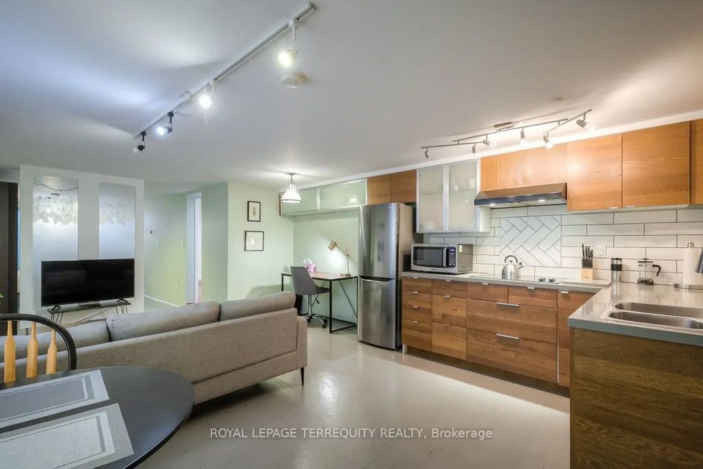 26a Scarlett Road Bsmt, Toronto W03