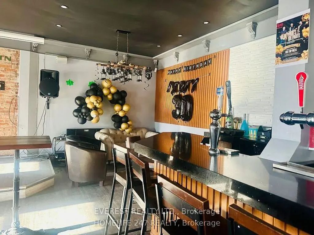 263 Queen Street S, Mississauga
