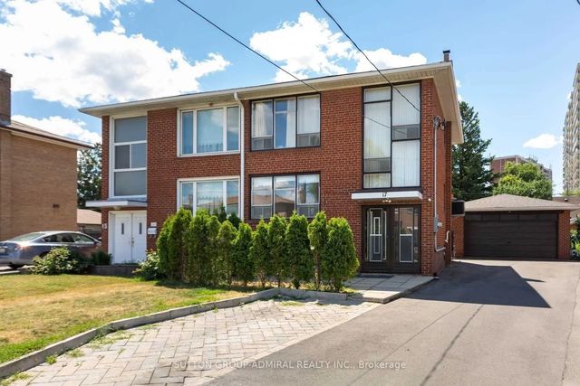 17 Pamille Place, Toronto W04