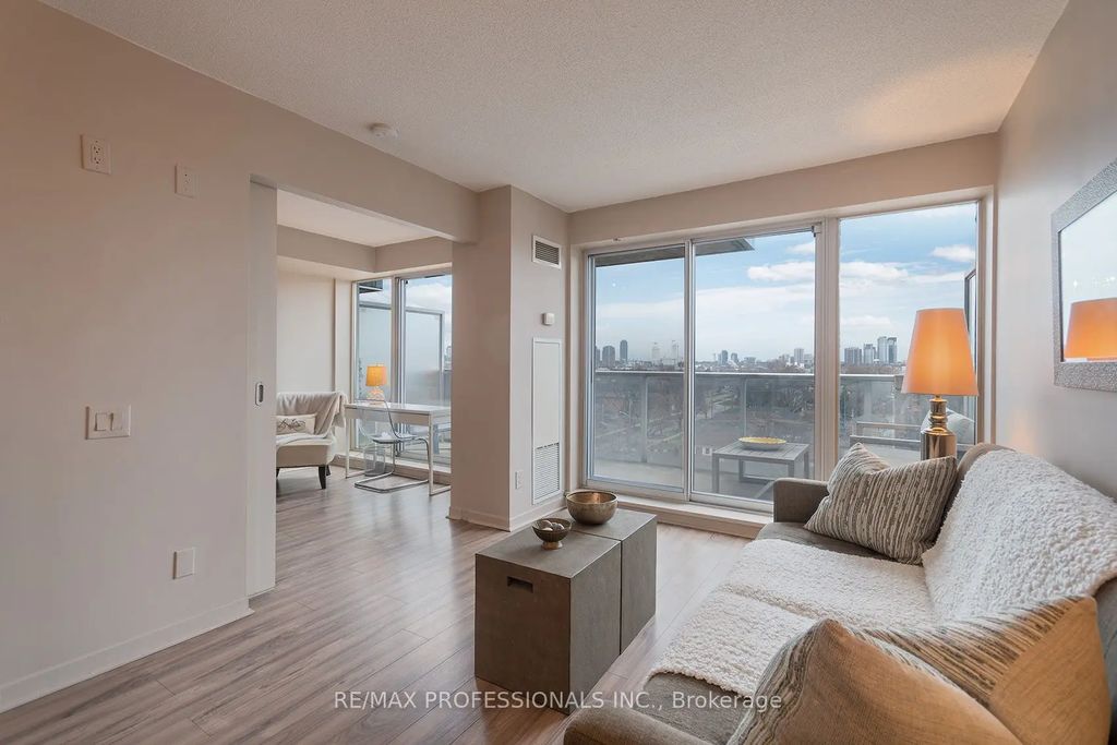 1040 The Queensway N/a 704, Toronto W08