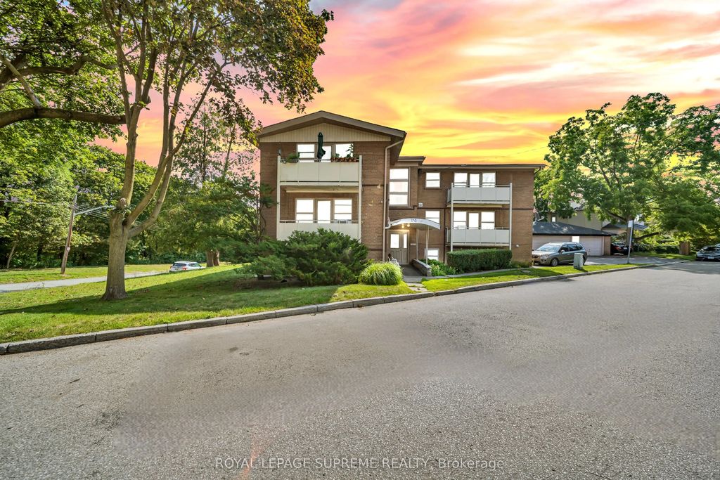 135 Kingsway Crescent 4, Toronto W08