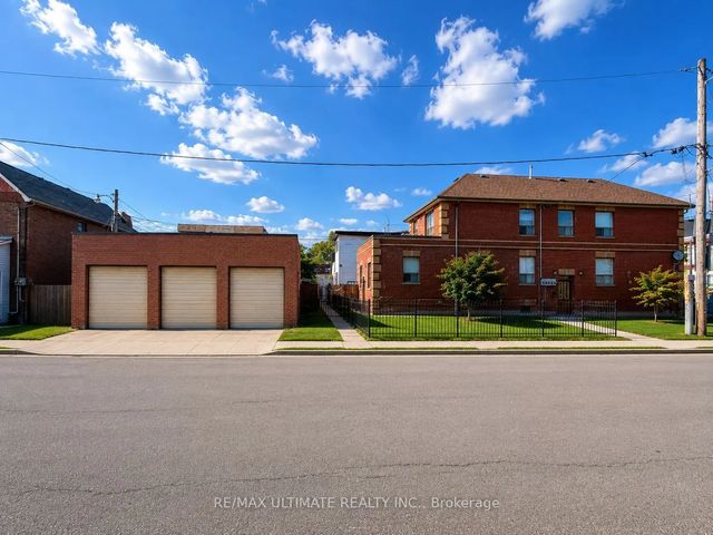 1440 Dufferin Street, Toronto W02