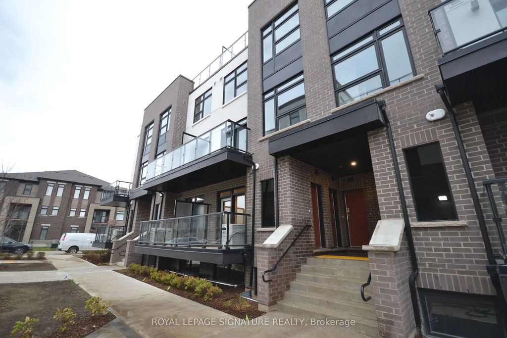 1573 Rose Way 107, Milton