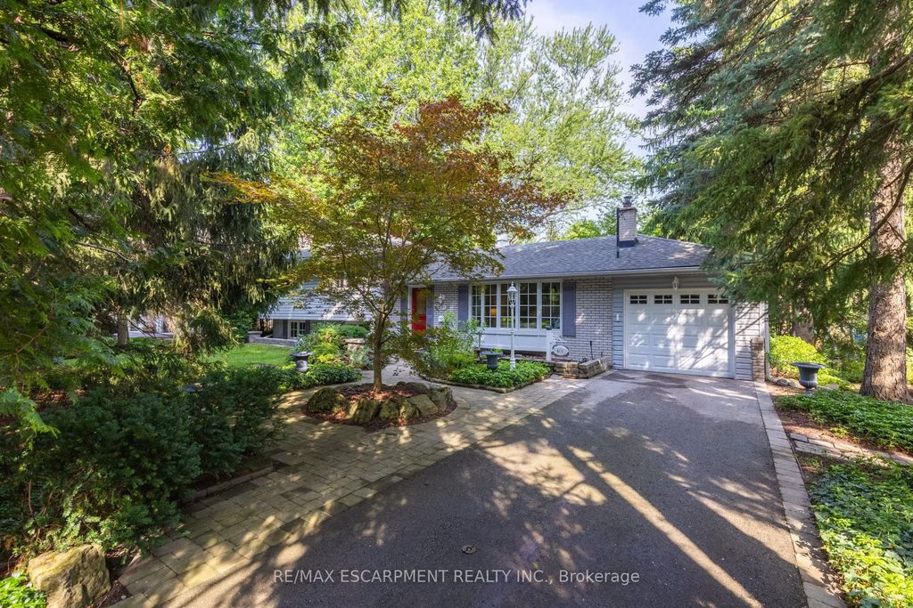 401 Cairncroft Road, Oakville