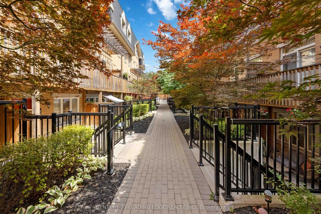 380 Hopewell Avenue 121, Toronto W04
