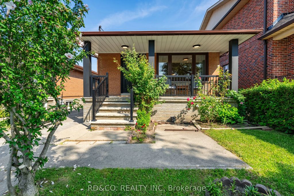 98 Hay Avenue, Toronto W06