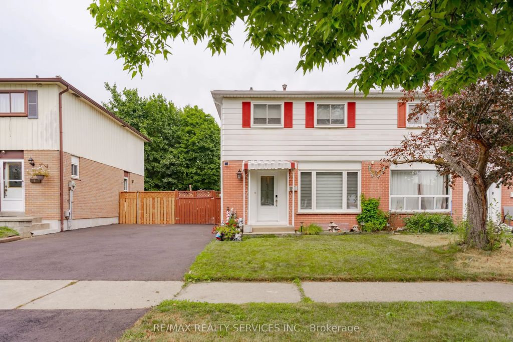 6 Lauderdale Road, Brampton