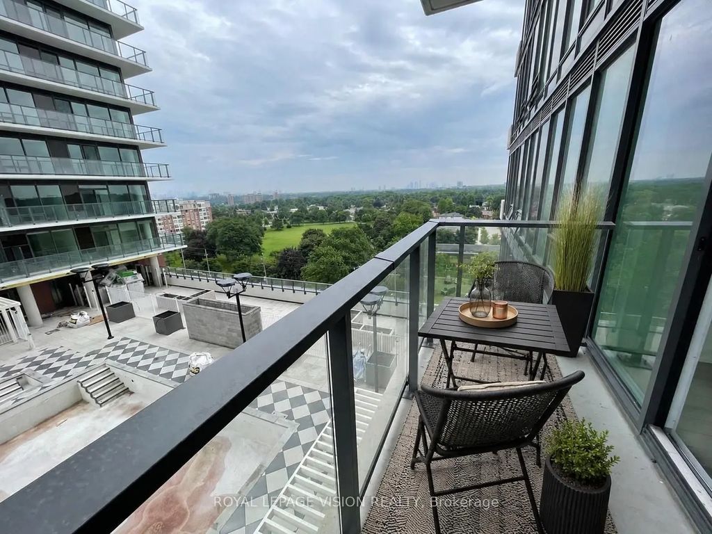 4010 Eglinton Avenue W 907, Toronto W09