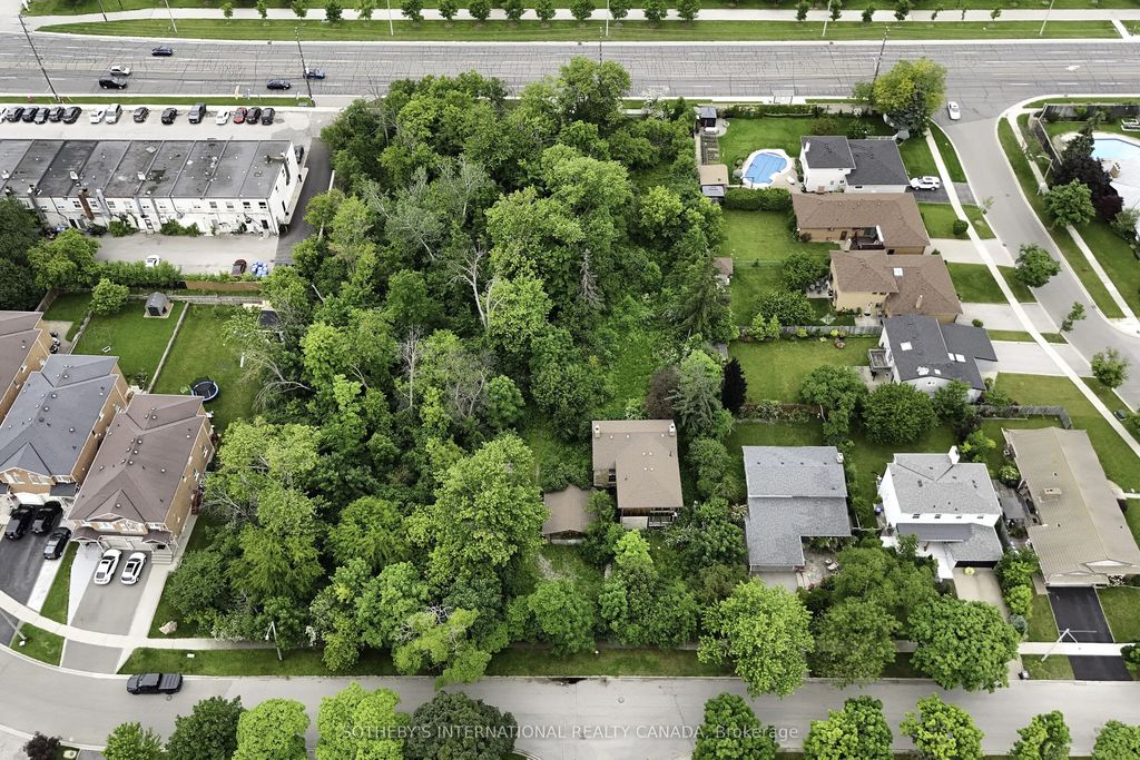 1050 Burnhamthorpe Road E, Mississauga