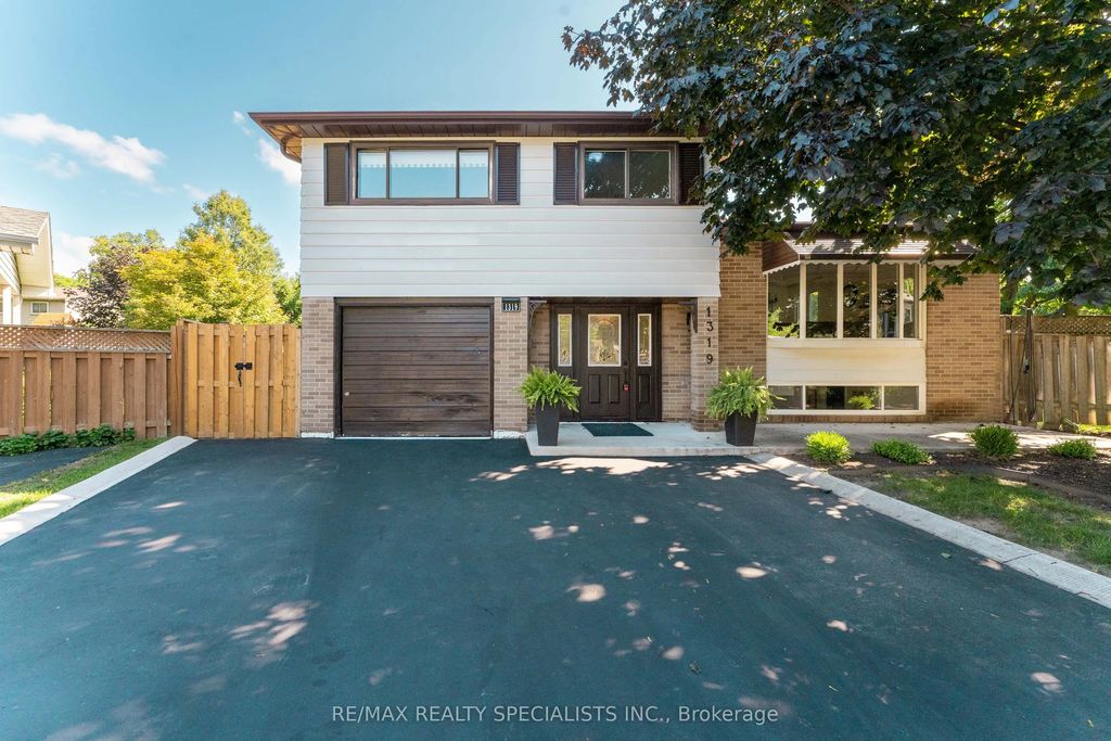 1319 Sherwood Court, Burlington